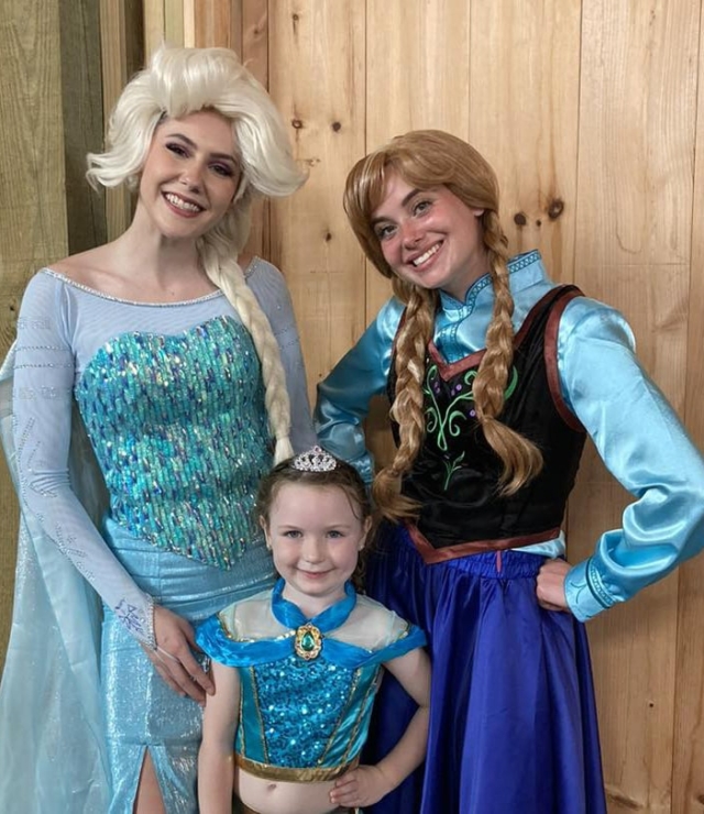 anna and elsa with little girl at Princess Pop Up