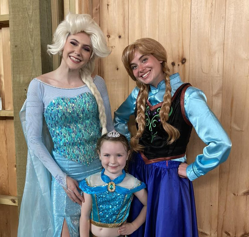anna and elsa with little girl at Princess Pop Up